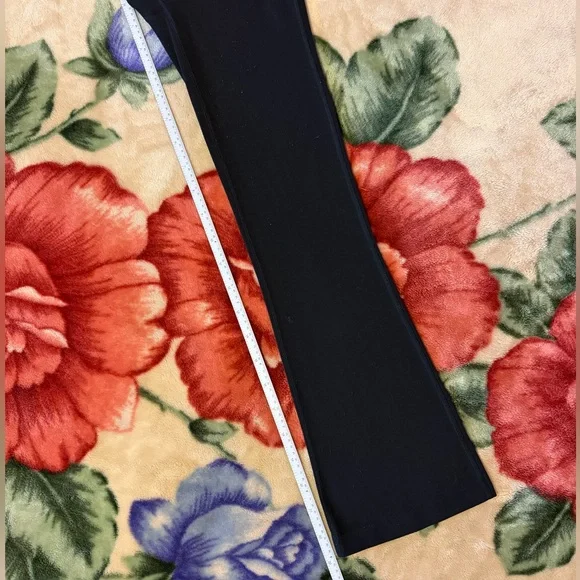 lululemon groove flare leggings. - Picture 4 of 7